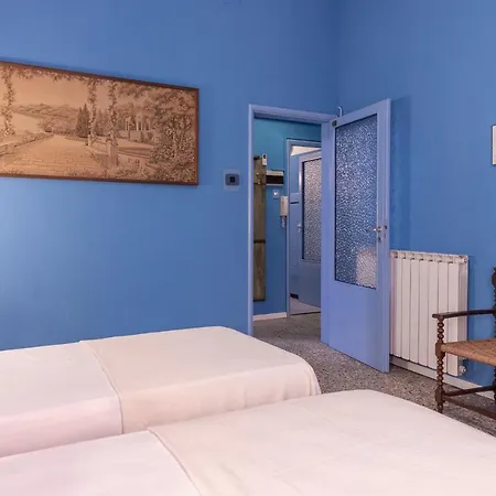 Guesthost - Un Tocco Di Blu - La Vegra Apartament Ferrara