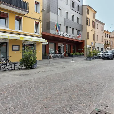 Guesthost - Un Tocco Di Blu - La Vegra Lägenhet Ferrara