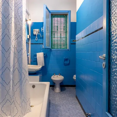 Un Tocco Di Blu - La Vegra Daire *