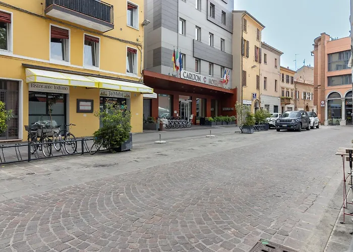 Guesthost - Un Tocco Di Blu - La Vegra Apartament Ferrara