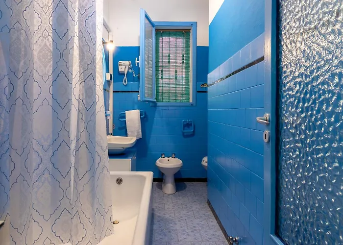 Guesthost - Un Tocco Di Blu - La Vegra Lägenhet *